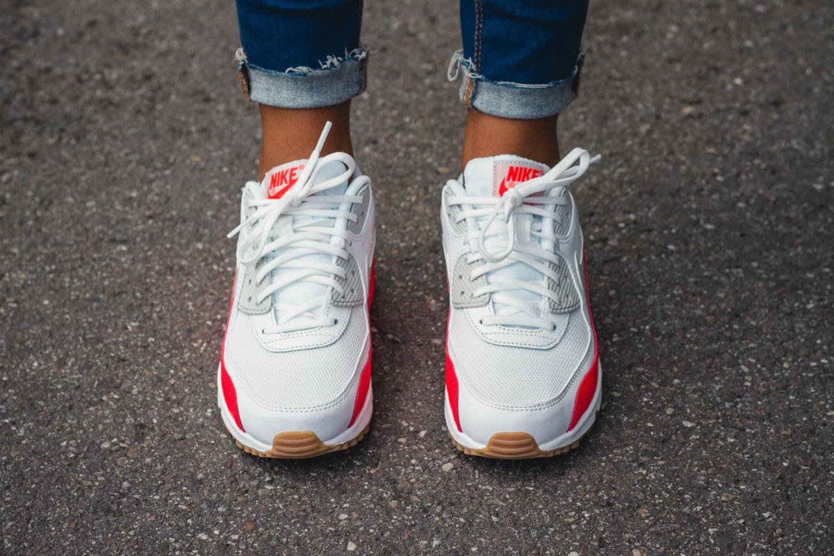 womens air max 90 on feet