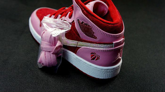 Air Jordan Retro I 1 Mid Premium GS Valentine's Day 2013 (5)