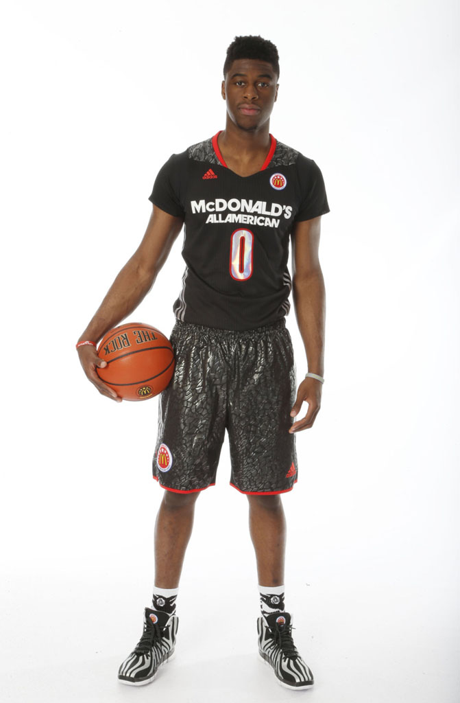 Emmanuel Mudlay wearing adidas D Rose 4.5