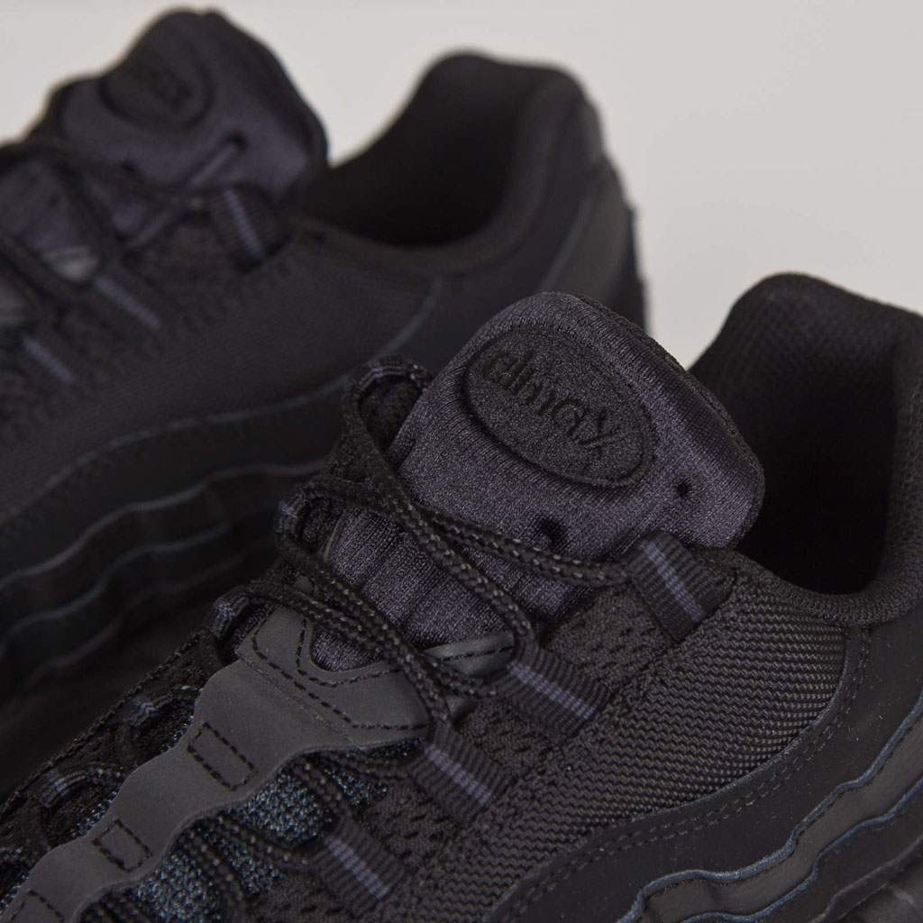 all black air max 95