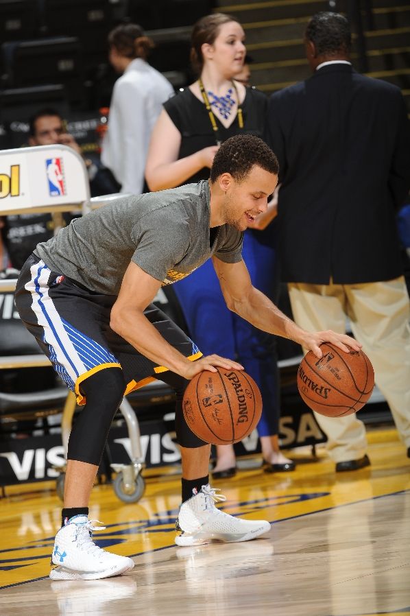 stephen curry wearing shoes