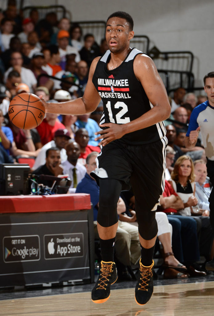 Jabari Parker wearing Jordan Melo M10 Playoff