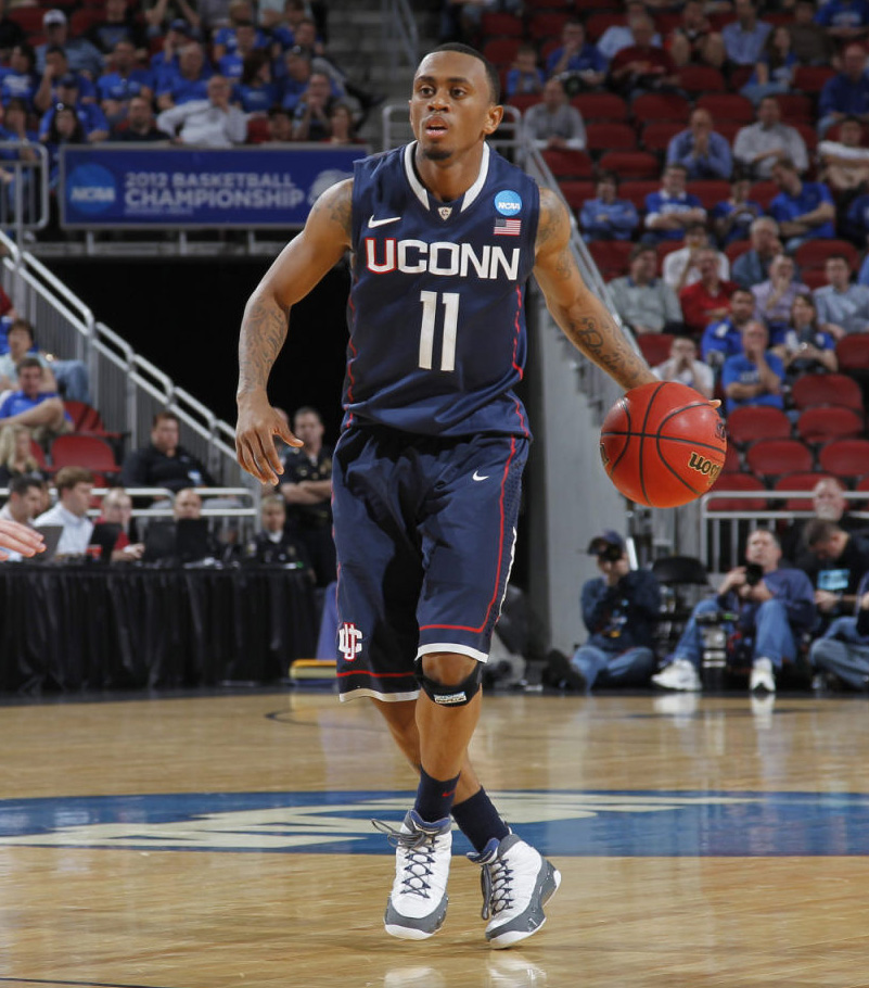 kemba walker uconn shoes