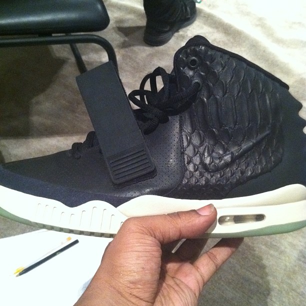 nike yeezy black glow sample