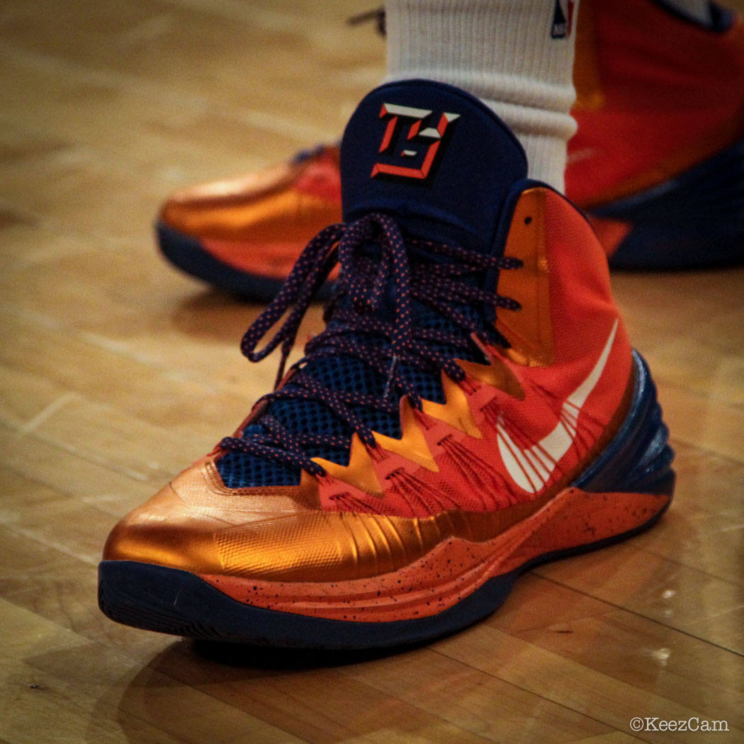 Tyson Chandler wearing Nike Hyperdunk 2013 Knicks PE