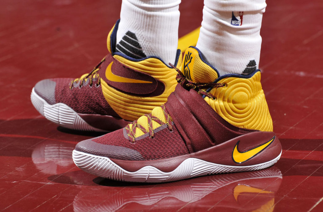 kyrie 2 maroon