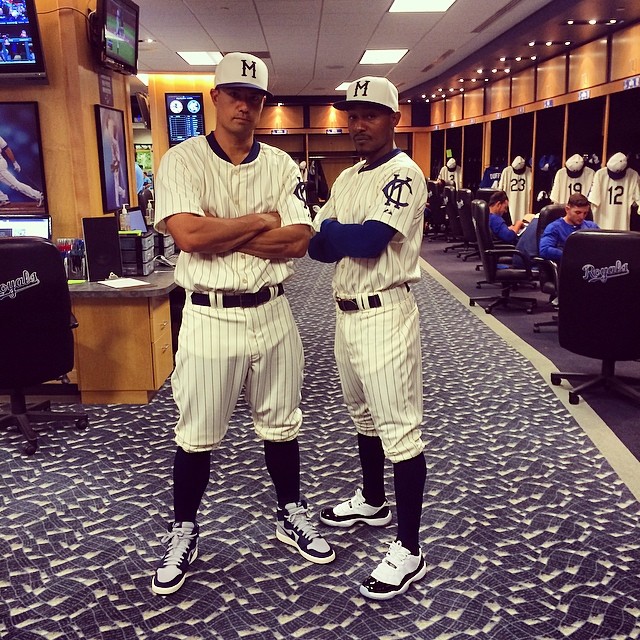 Jeremy Guthrie wearing Air Jordan KO Georgetown; Jarrod Dyson wearing Air Jordan XI 11 Low Concord