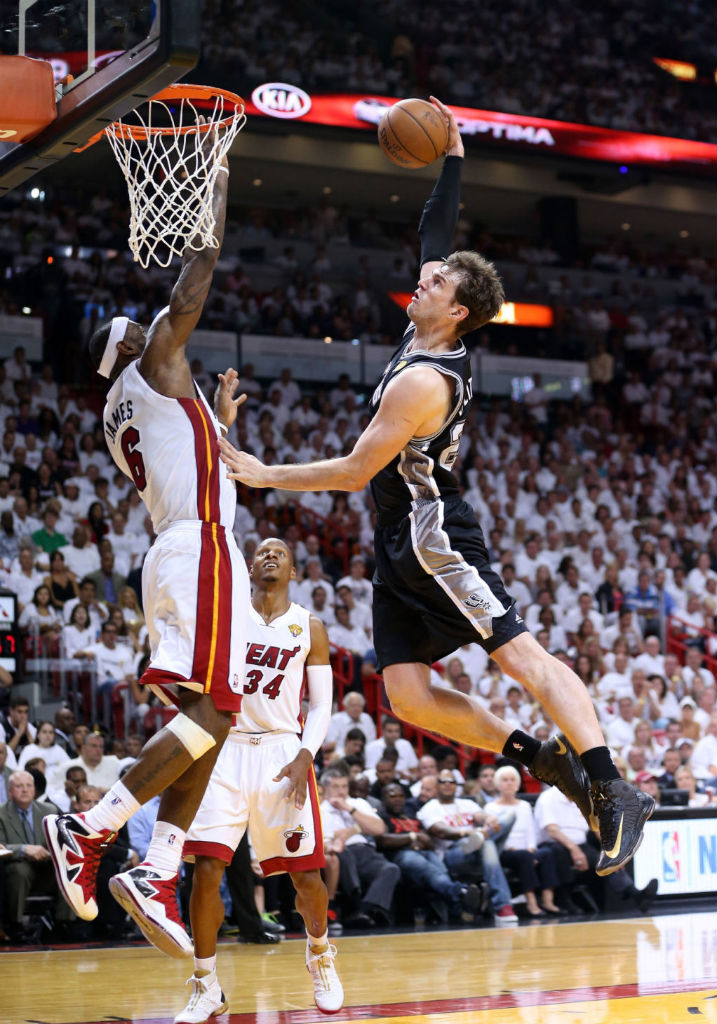 Highlight // LeBron James Blocks Splitter In Nike LeBron X PS Elite PE (6)