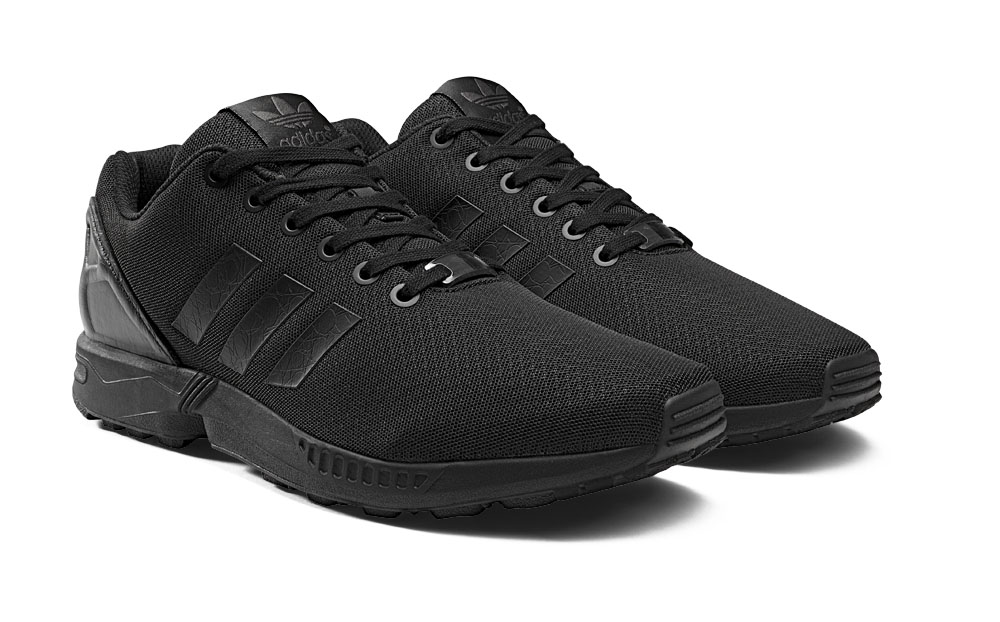 Triple black sale adidas zx flux