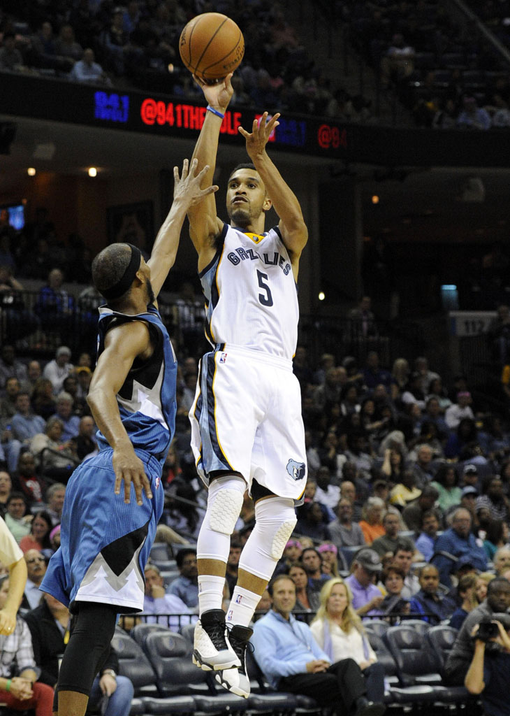 Courtney Lee wearing Air Jordan XIII 13 Barons