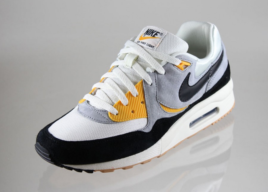 air max light university gold