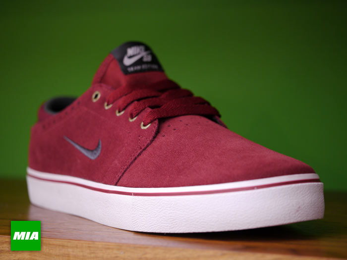 nike sb team red