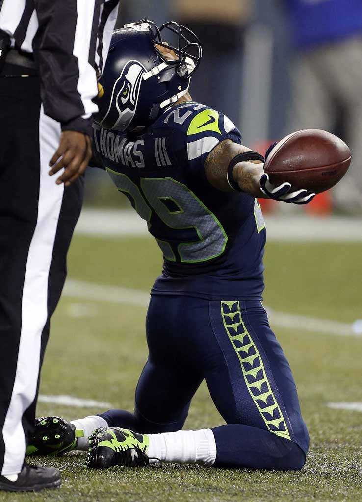 Earl Thomas wearing Air Jordan VII 7 Black/Green PE Cleats (4)