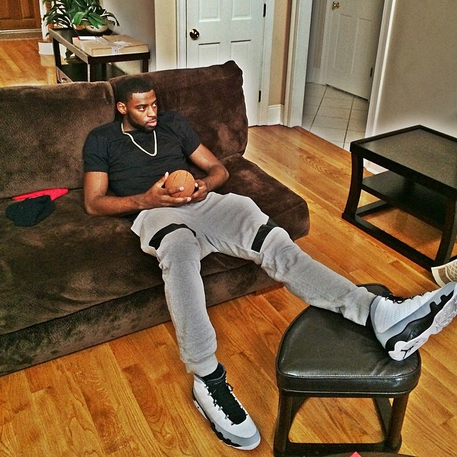 Tyreke Evans wearing Air Jordan IX 9 Retro Barons