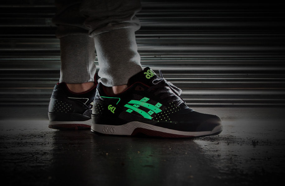 Asics glow shop in the dark