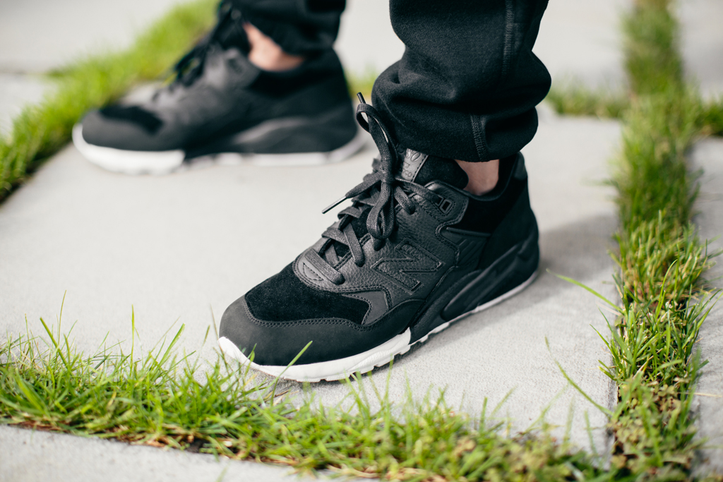 Blackout wings + horns 2025 x new balance mt580