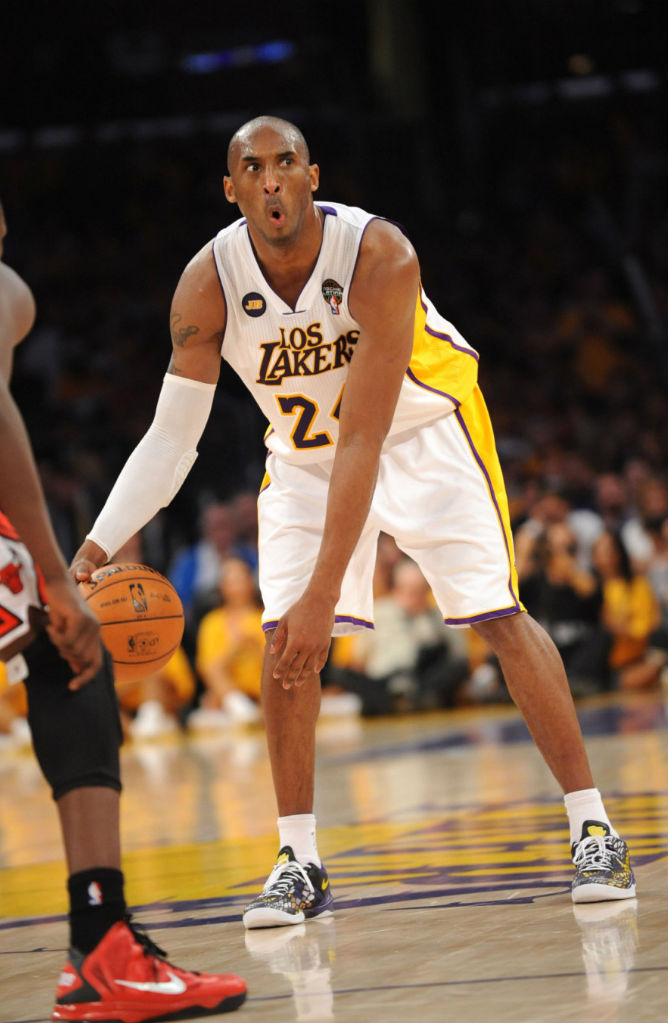 Kobe Bryant wears Fan Designed NIKEiD Kobe 8 System (8)