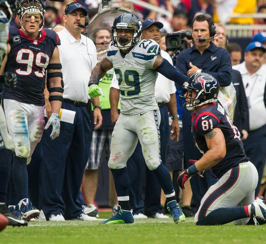 Earl Thomas wearing Air Jordan 12 XII Seattle Seahawks Away PE Cleats (2)