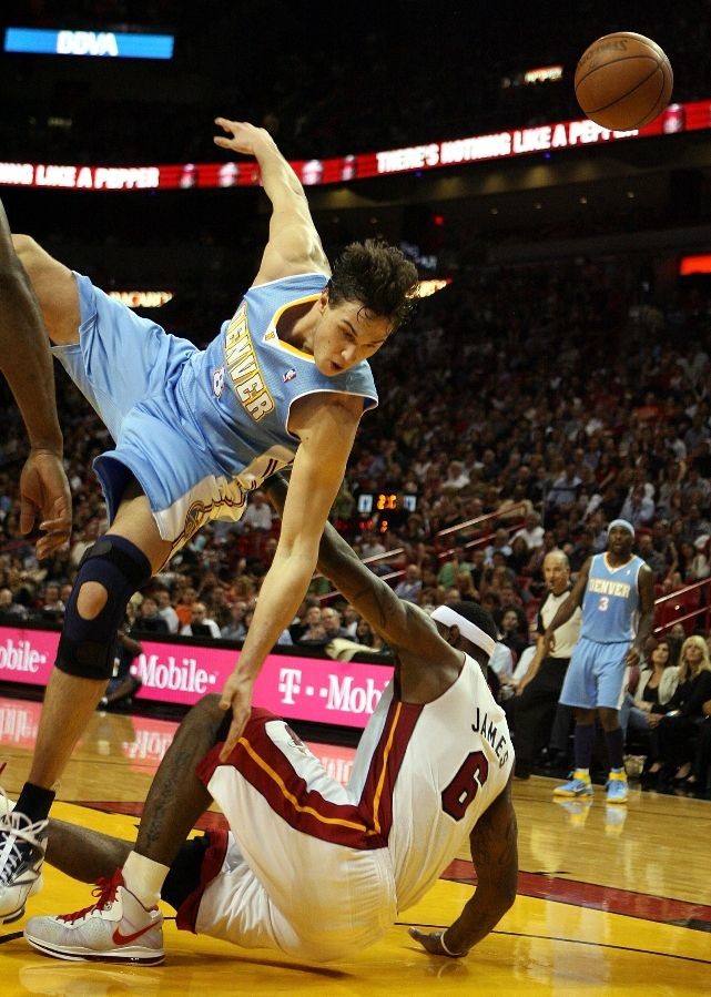 LeBron James Debuts New LeBron 8 V/2 Colorway 