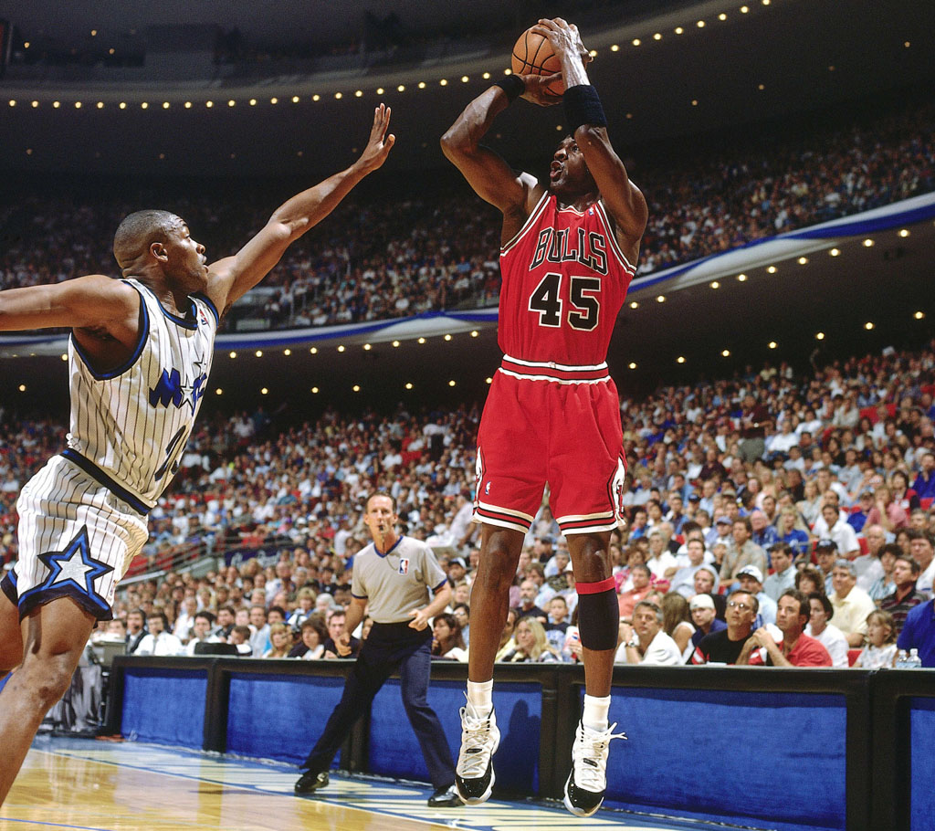 michael jordan wearing jordan 11 bred