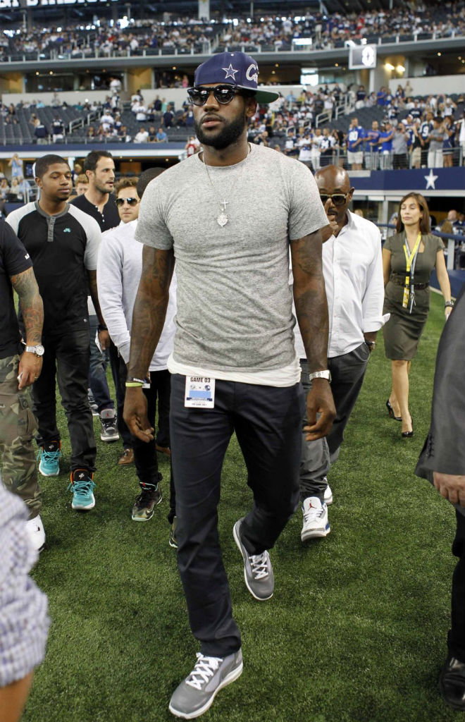 LeBron James Wearing Cool Grey Nike Air Max LeBron VII 7 (1)