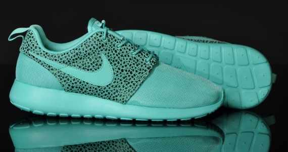 nike roshe run safari