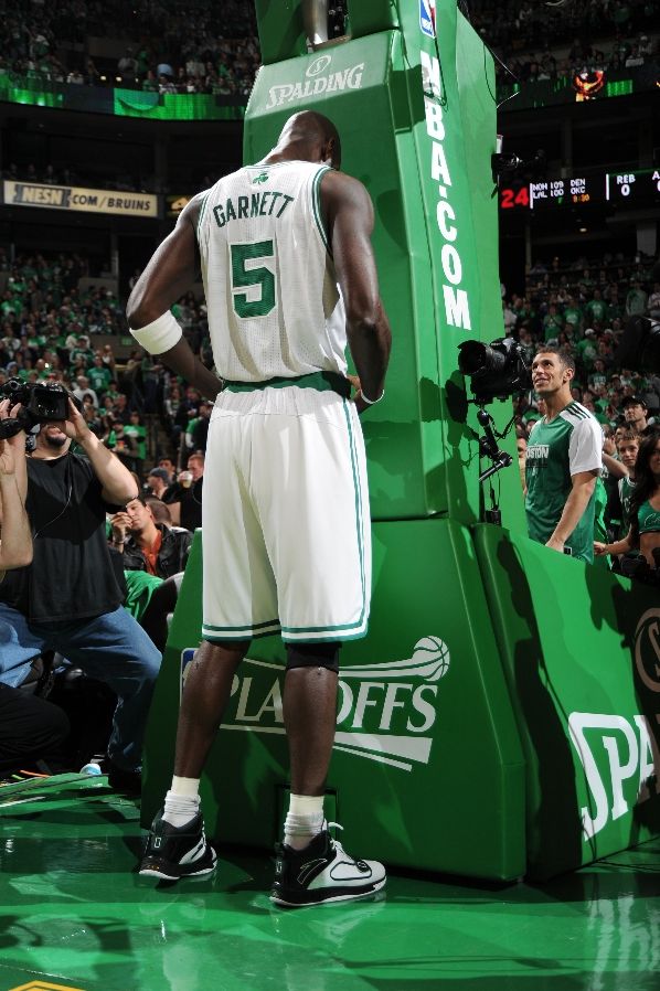 Kevin Garnett wearing the ANTA KG1