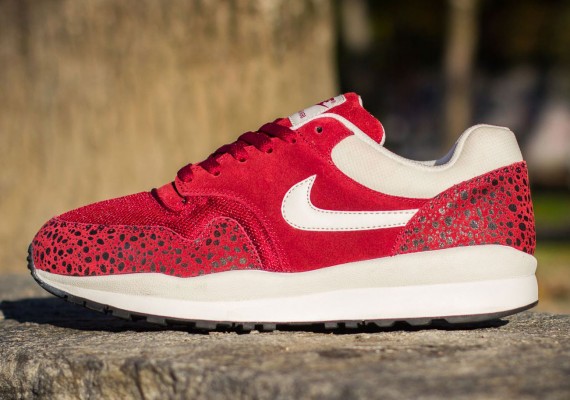 Nike store safari red