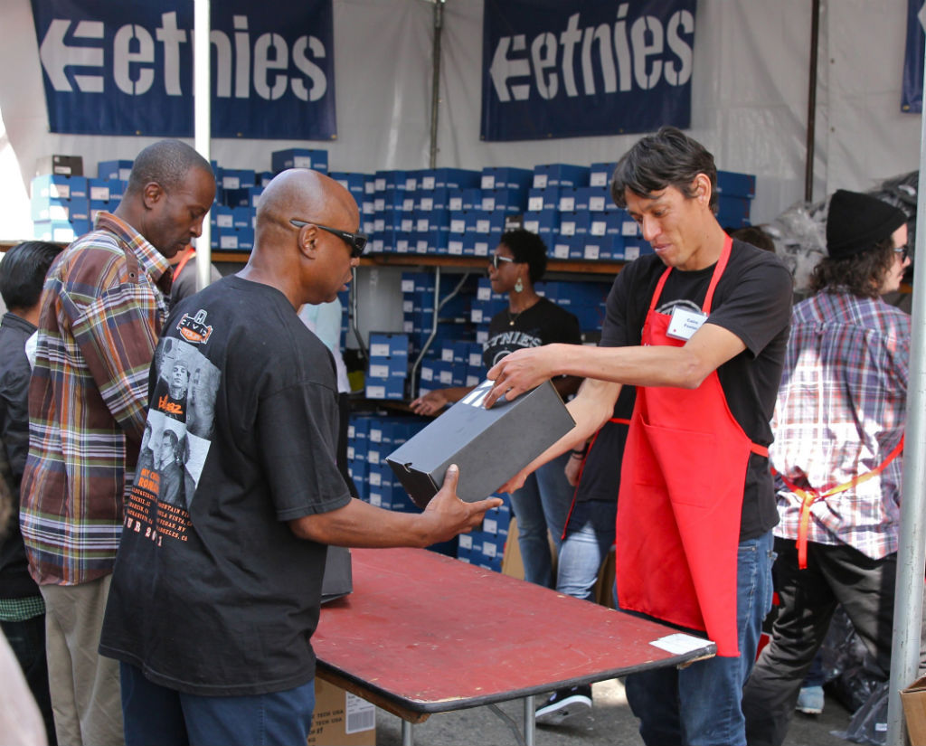 etnies LA Mission Shoe Donation 2013 (3)