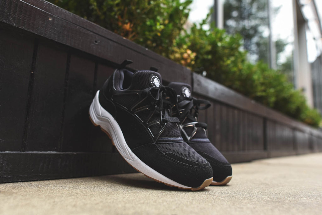 nike huarache black gum sole