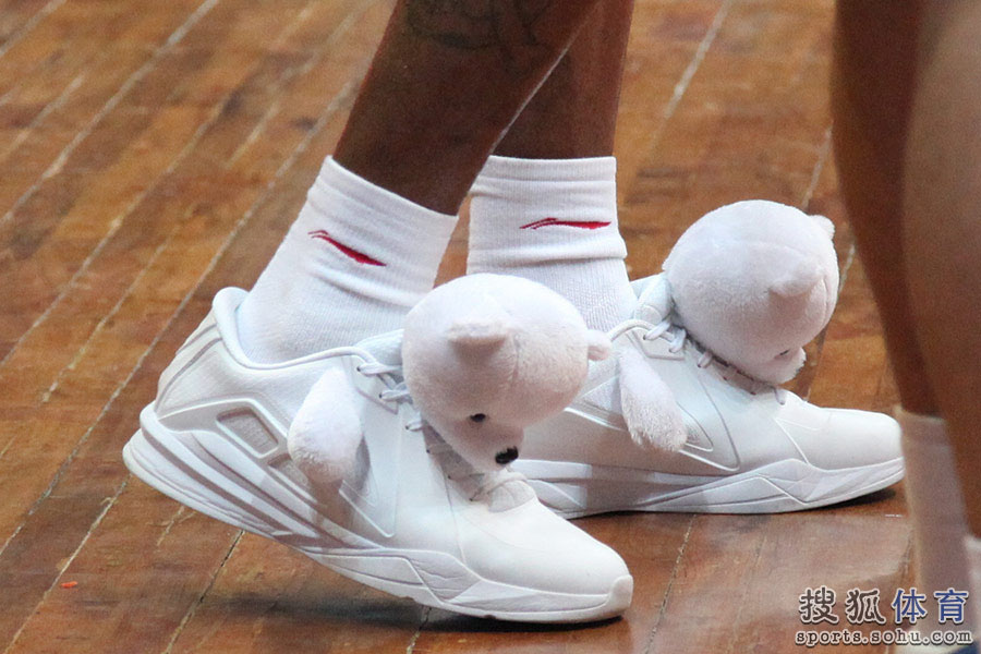 Metta World Peace aka Ron Artest wearing Panda Sneakers (1)