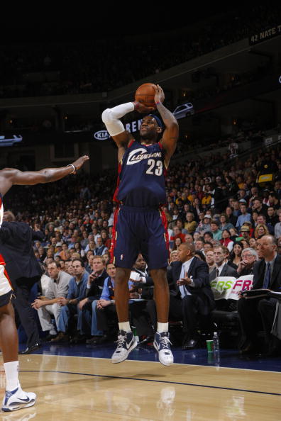 LeBron James wearing Nike LeBron VI Obama (1)