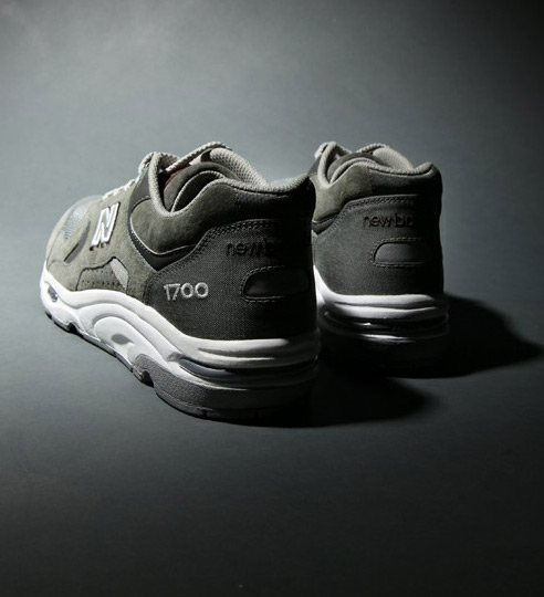Briefing x Beauty & Youth x New Balance CM1700 and Luggage Collection 6