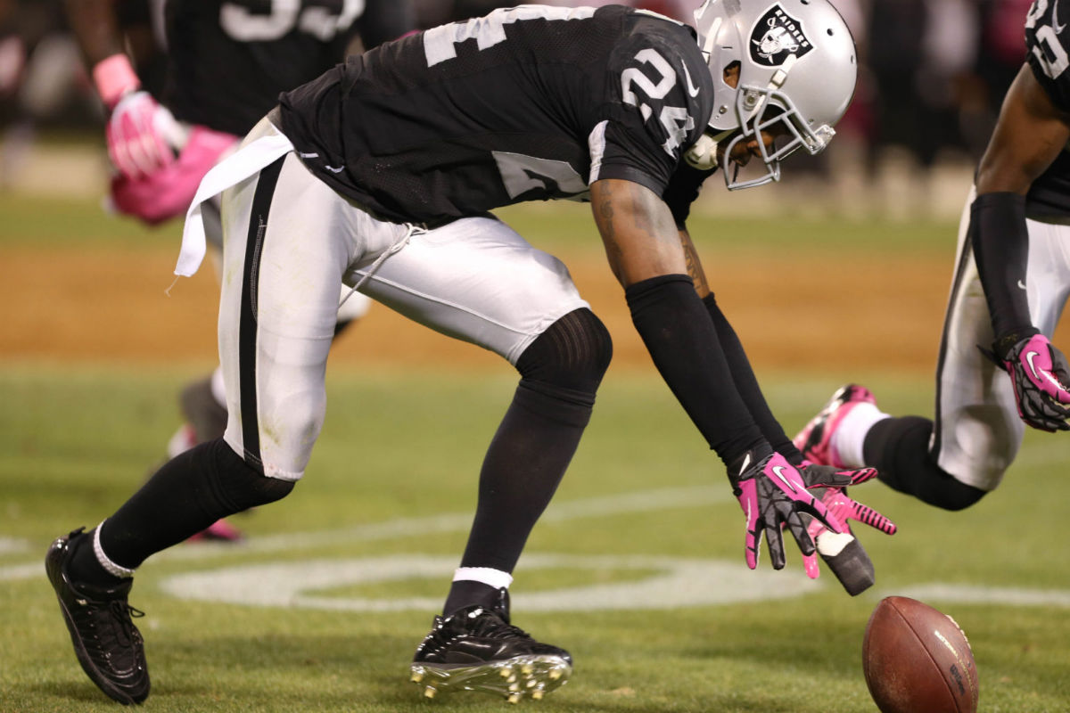 Charles Woodson Wears Air Jordan 12 XII Low Oakland Raiders PE Cleats (1)