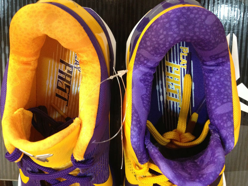 kobe mismatched shoes