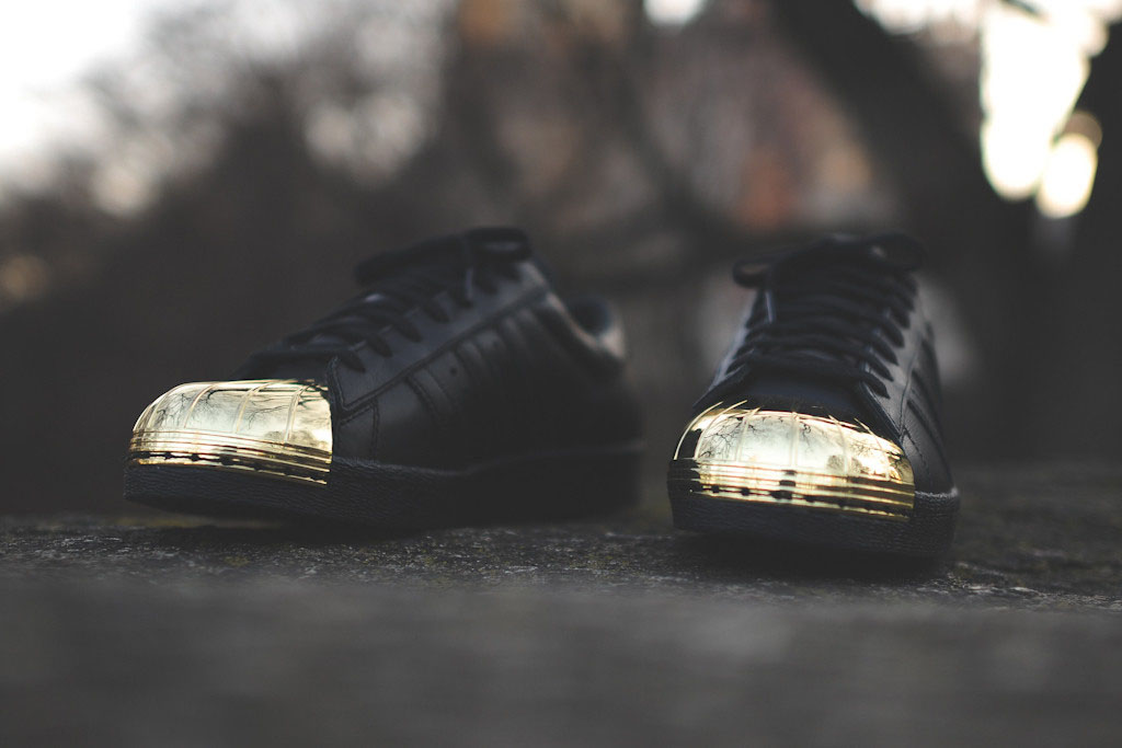 adidas Originals Women's Superstar 80s Metal Toe Black/Gold (8)