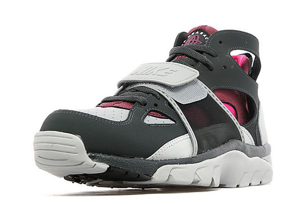 JD Sports is first on the scene with an all-new colorway of the Nike Air Trainer Huarache.