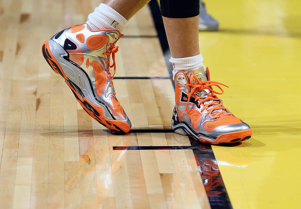 Stephen Curry wearing Under Armour Anatomix Spawn Silver/Orange PE