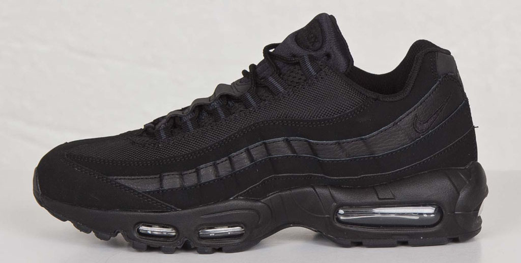 Hablar en voz alta Molestar segundo The Nike Air Max 95 Blacks Out for Its 20th Anniversary | Sole Collector