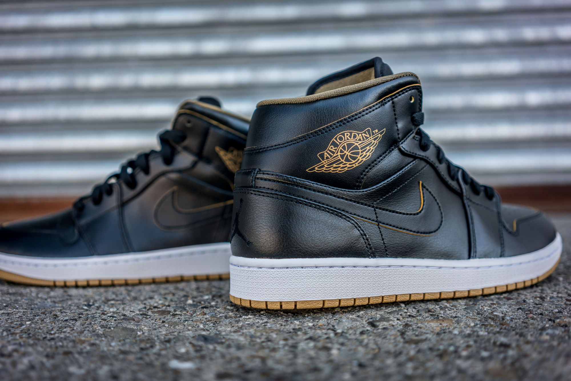 jordan 1 black and gold mid