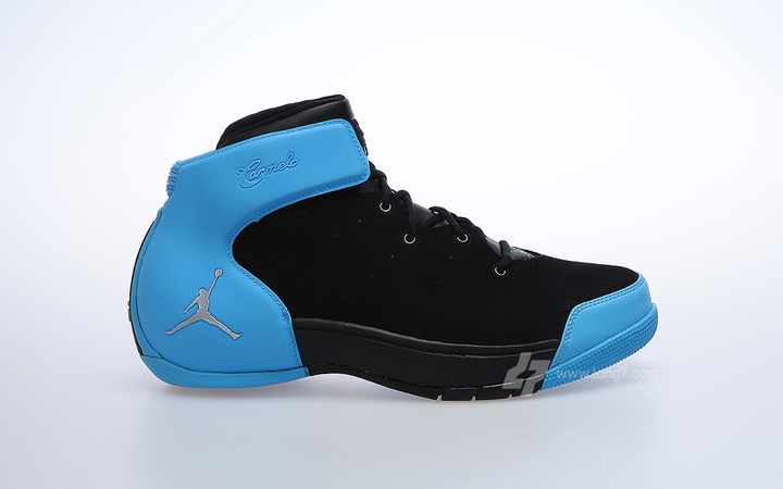 black and carolina blue jordans