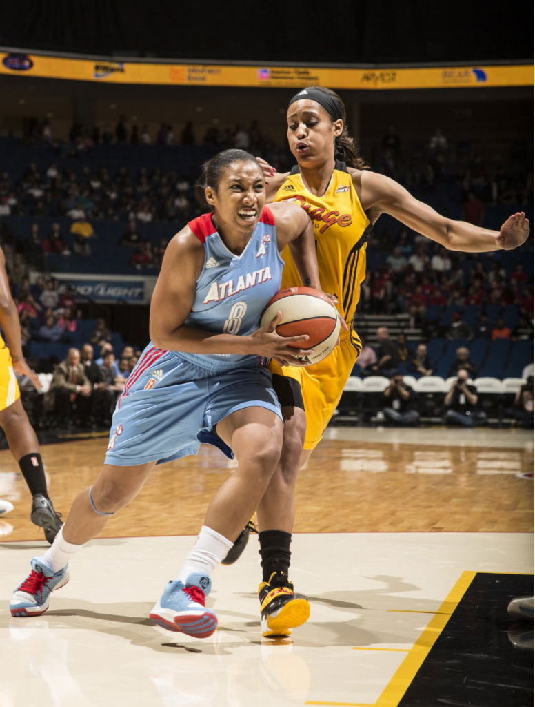 Skylar Diggins wearing Nike Zoom Soldier VII PE (3)