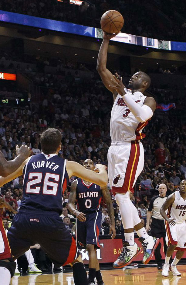 Dwyane Wade wearing Li-Ning Way of Wade Gradient Peel by Mache Custom Kicks (3)