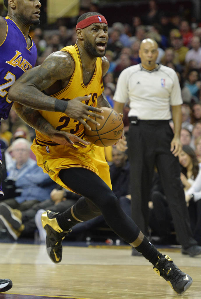 LeBron James' Nike Lebron XII 12 Grammy PE (4)