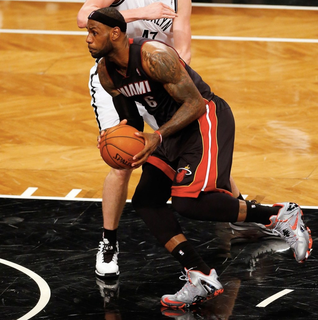 lebron james wearing lebron 11