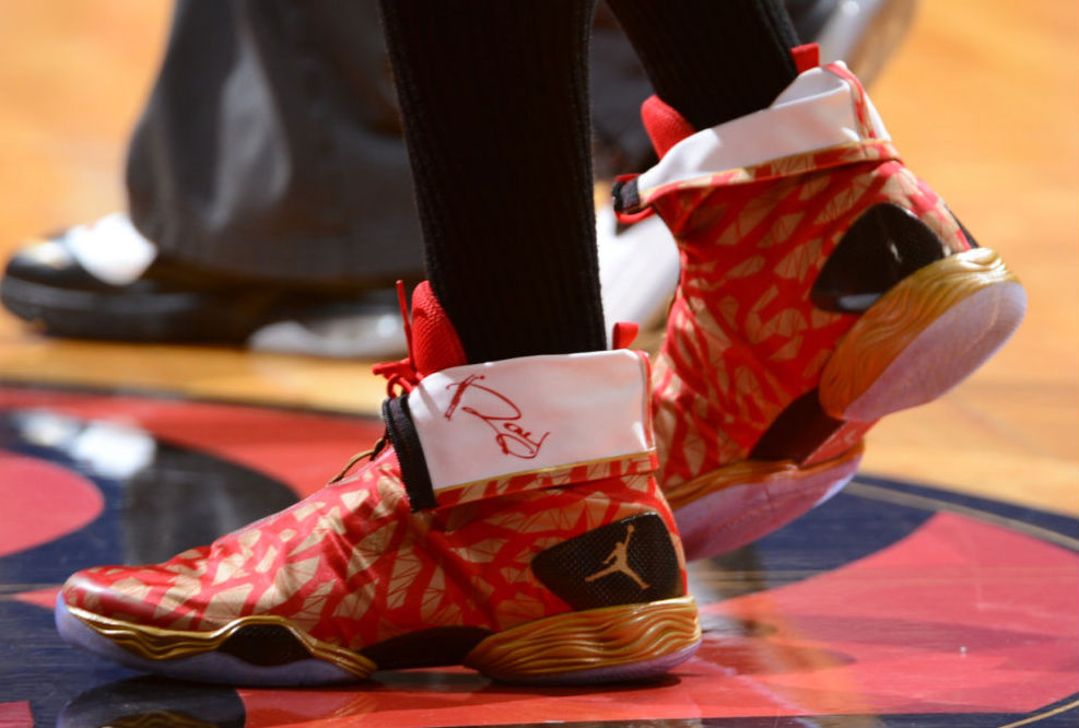 Ray Allen Practices In Gym Red/Gold Air Jordan XX8 Finals PE (1)