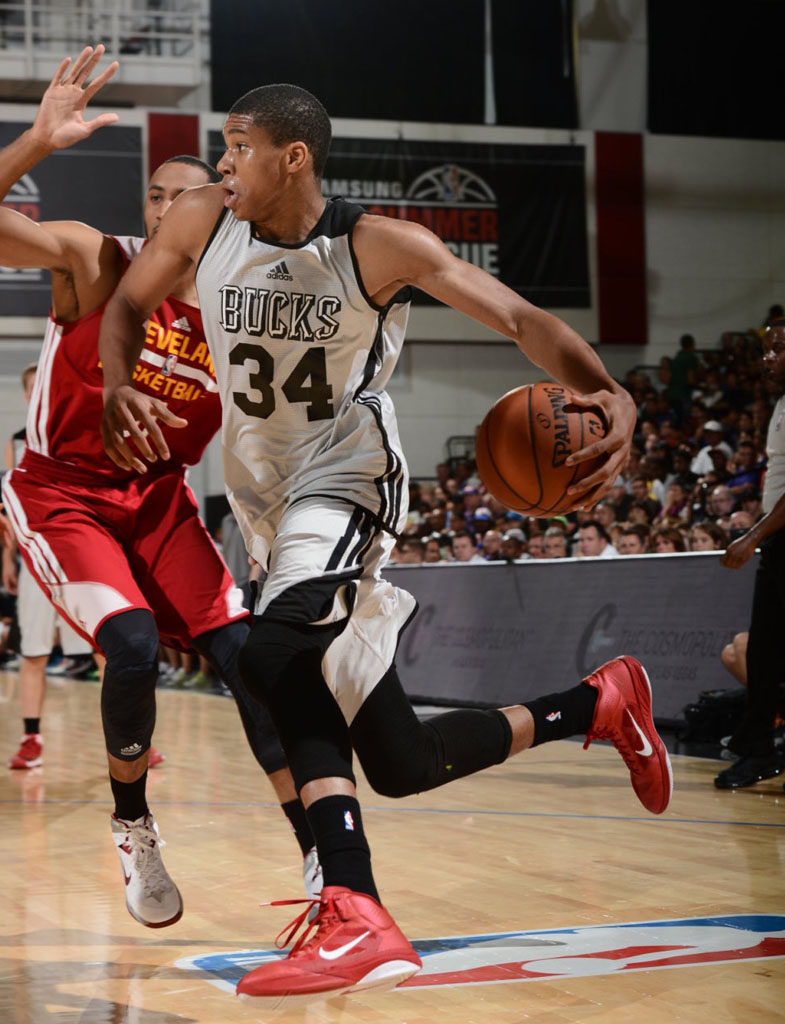  Giannis Antetokounmpo wearing Nike Zoom Hyperfuse