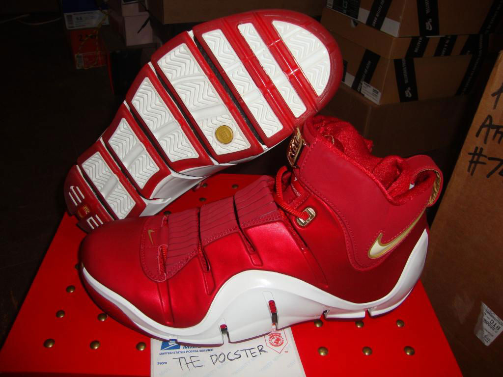 Spotlight // Pickups of the Week 9.15.13 - Nike Zoom LeBron IV 4 China by The Docster