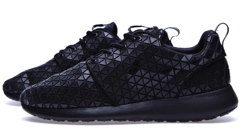 baloncesto Panorama reserva Nike WMNS Roshe Run Metric QS - Black - Available | Sole Collector