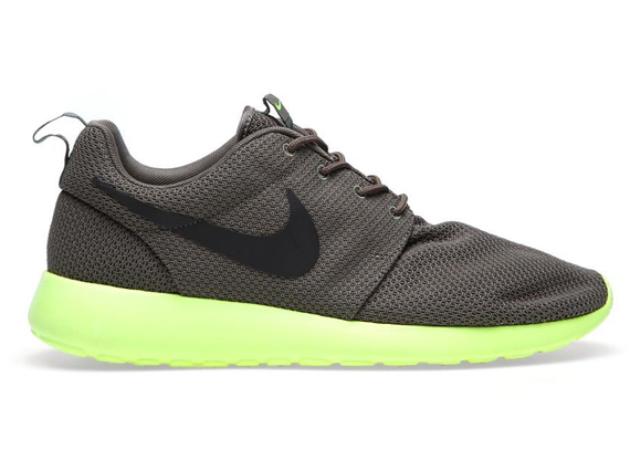 nike roshe run green